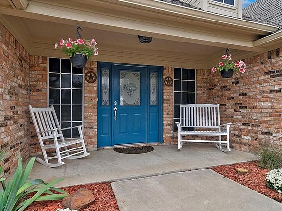 5th image of 141 N Glen Cir