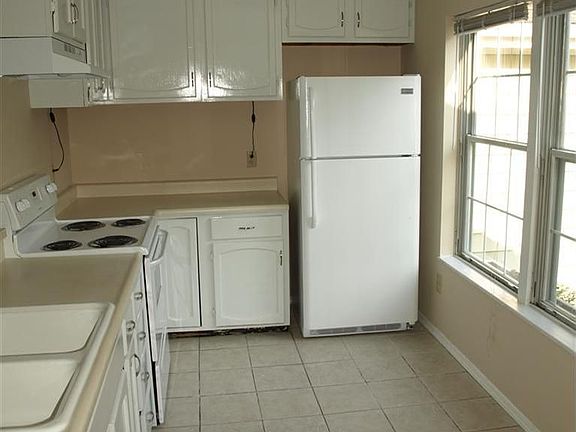 3rd image of 2615 S Harbor Dr