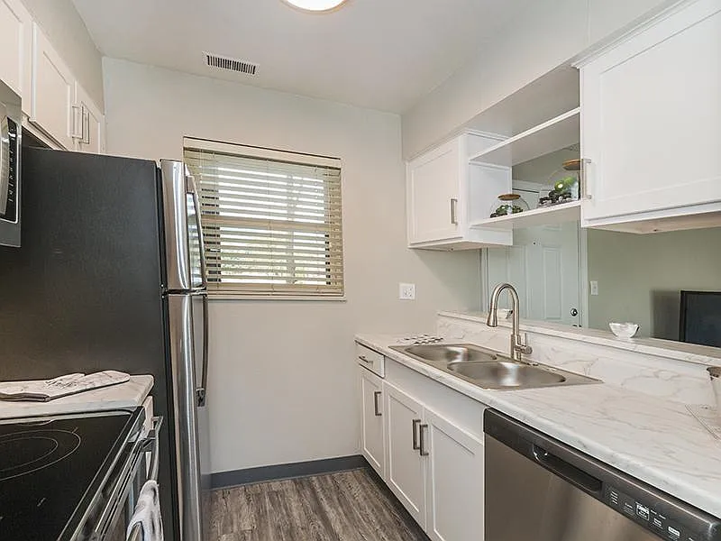 25 Broadmoor — Photo 4