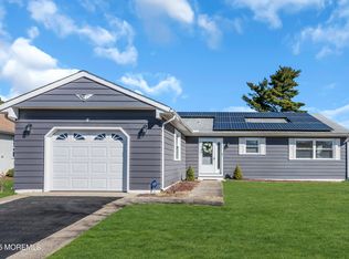 8 Shannon Ct, Toms River, NJ 08757