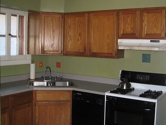 3rd image of 330 N Taylor Ave