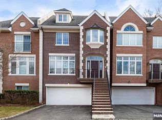 34 Candlewood Dr, Old Tappan, NJ 07675