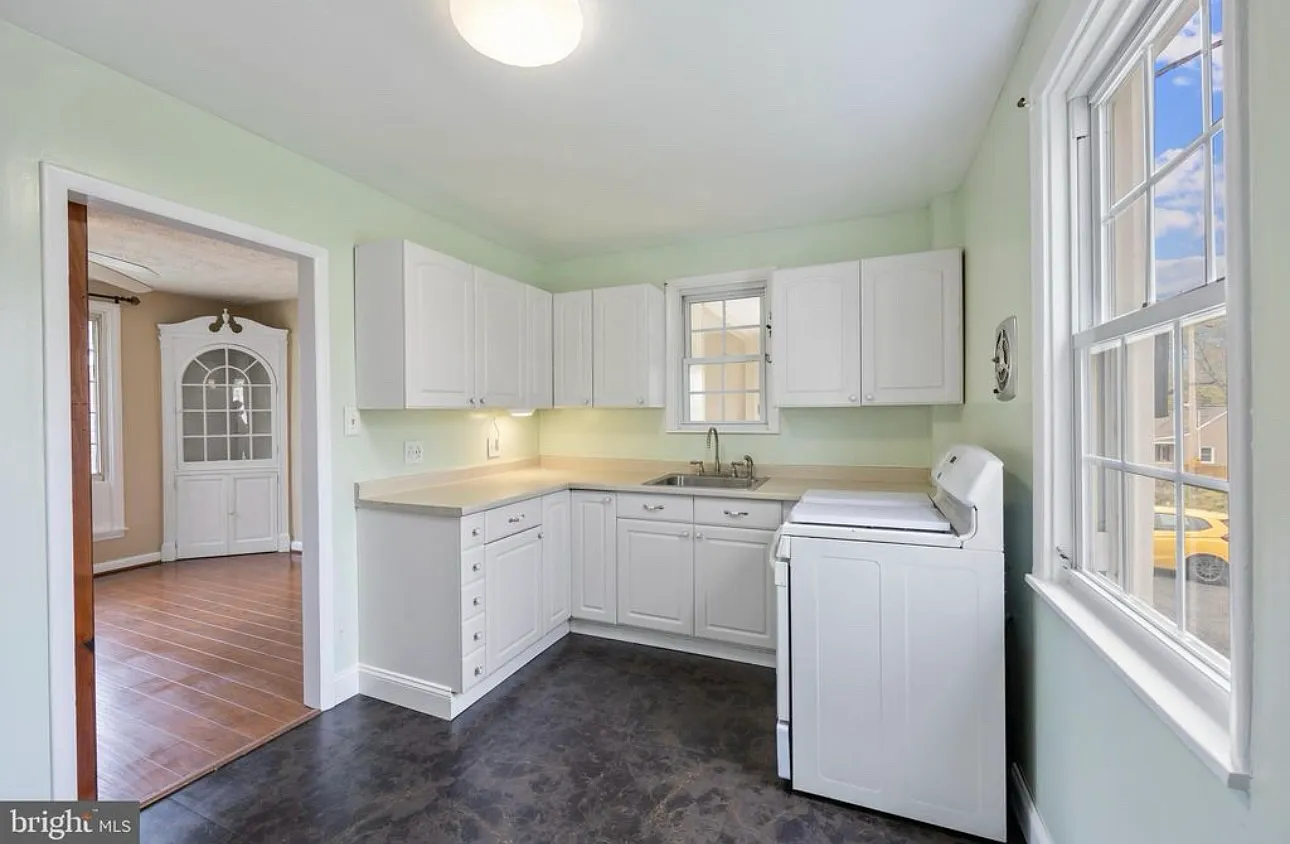 4 bed, 1.5 bath, 1675 sqft, $25,000 — Photo 4