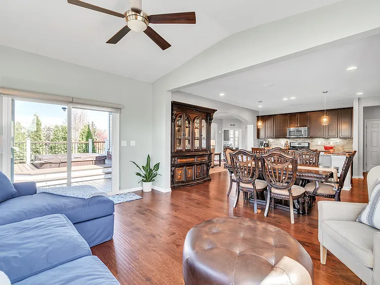 15745 Diamante Dr — Photo 28