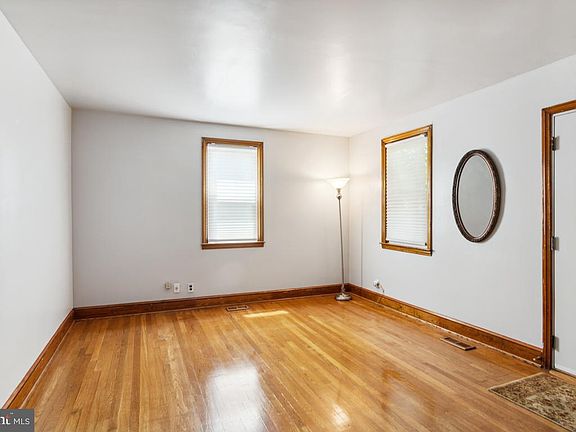 3rd image of 503 47th St