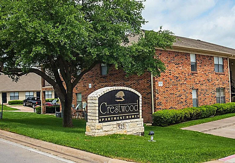Crestwood Apartments — Photo 2