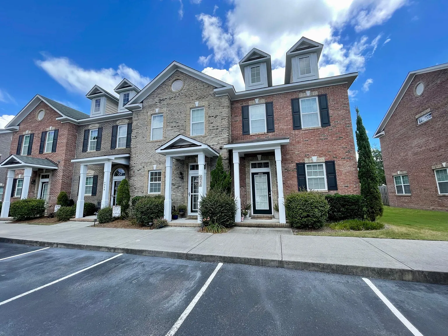 2 bed, 2.5 bath, 1314 sqft, $1,800 — Photo 3
