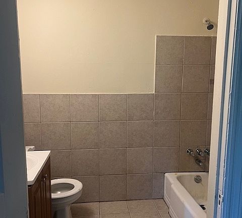5th image of 912 W End Ave