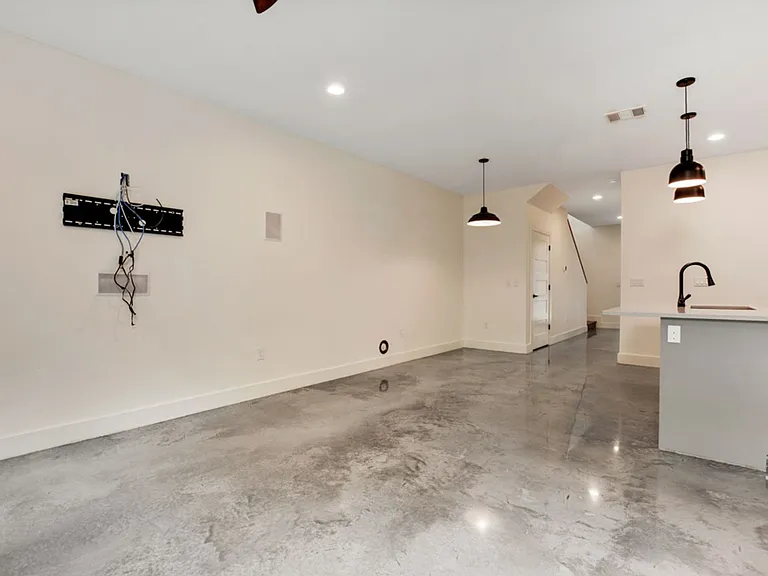 400 W Monroe St #A — Photo 13