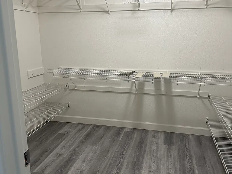 1147 Legend Cir — Photo 14