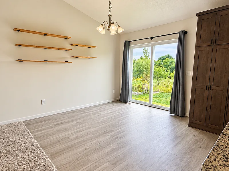 3 bed, 2.0 bath, 1880 sqft, $2,100 — Photo 2