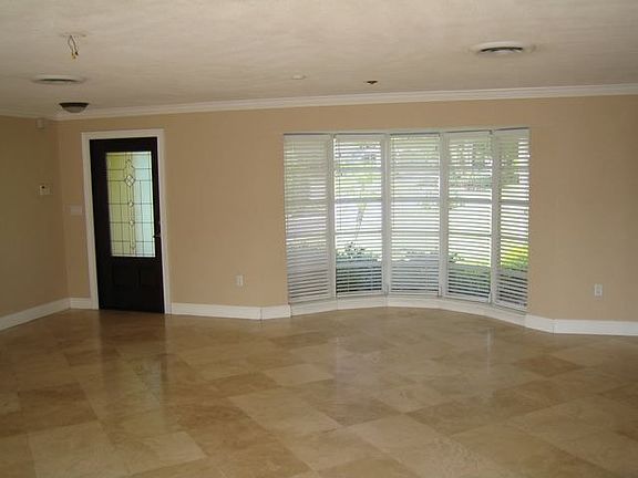 400+ square feet of living rooom