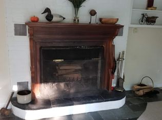 8 Bird Song Ln, Stamford, CT 06903