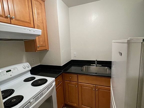 3rd image of 1479 El Camino Real #201