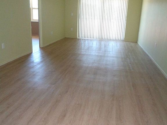 3rd image of 514 Parkdale Mews #514