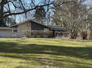 7385 Devonshire Dr, Cedarburg, WI 53012