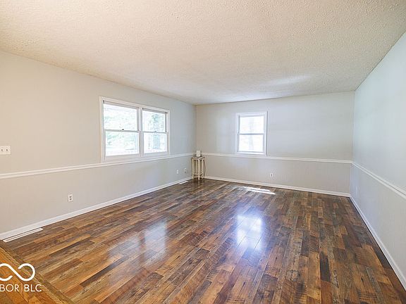 2nd image of 647 Concord Rd
