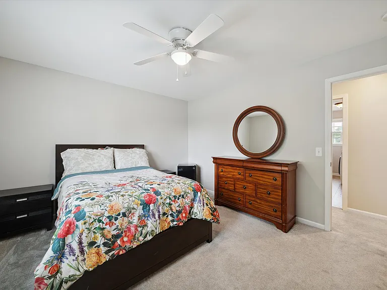 4976 Saddle Brook Ct — Photo 29