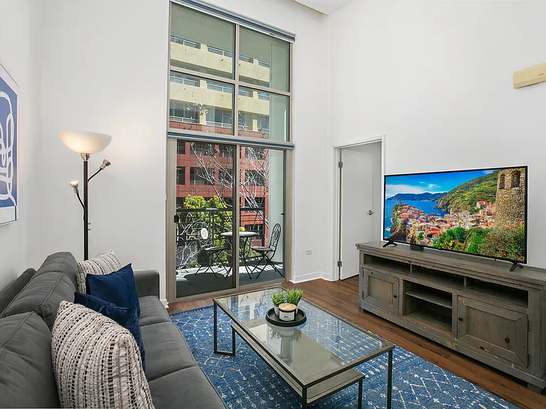 425 W Beech St #526 — Photo 9
