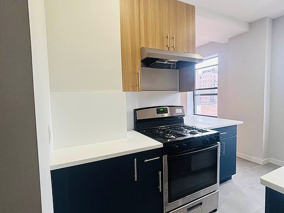 4th image of 145 W 71st St #9C