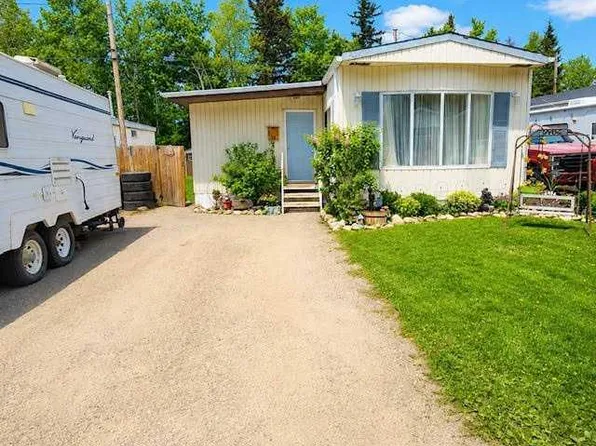 726 Carmichael Ln #28, Hinton, AB T7V 1T1