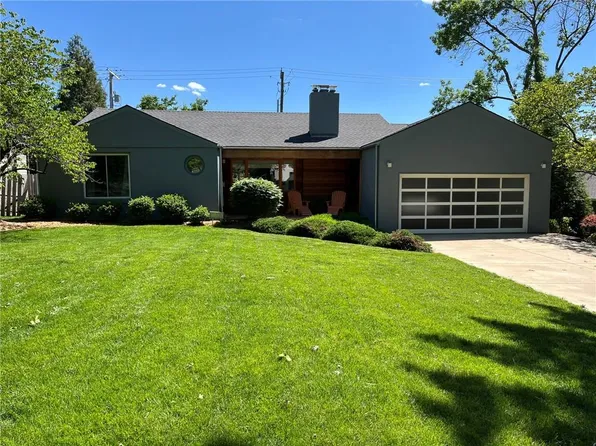 2401 W 51st Ter, Westwood, KS 66205