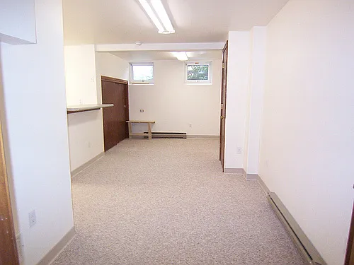 3253 N Summit Avenue — Photo 2