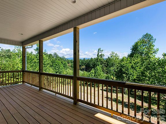 5th image of 105 S Vineyard Village Dr