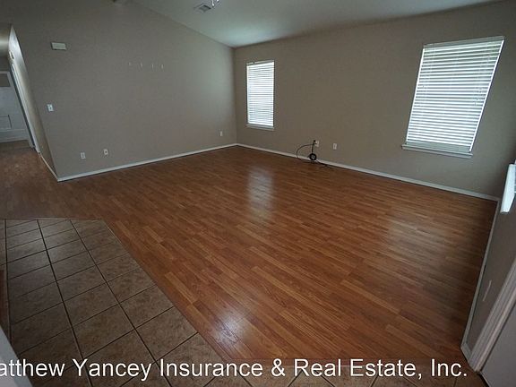 4th image of 2013 Green Meadow Dr