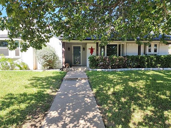 2nd image of 1931 Chesham Dr
