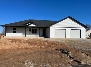 425 McDougal Cir, Oconto Falls, WI 54154