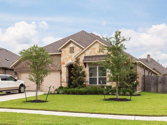 1st image of 589 Southampton Ln