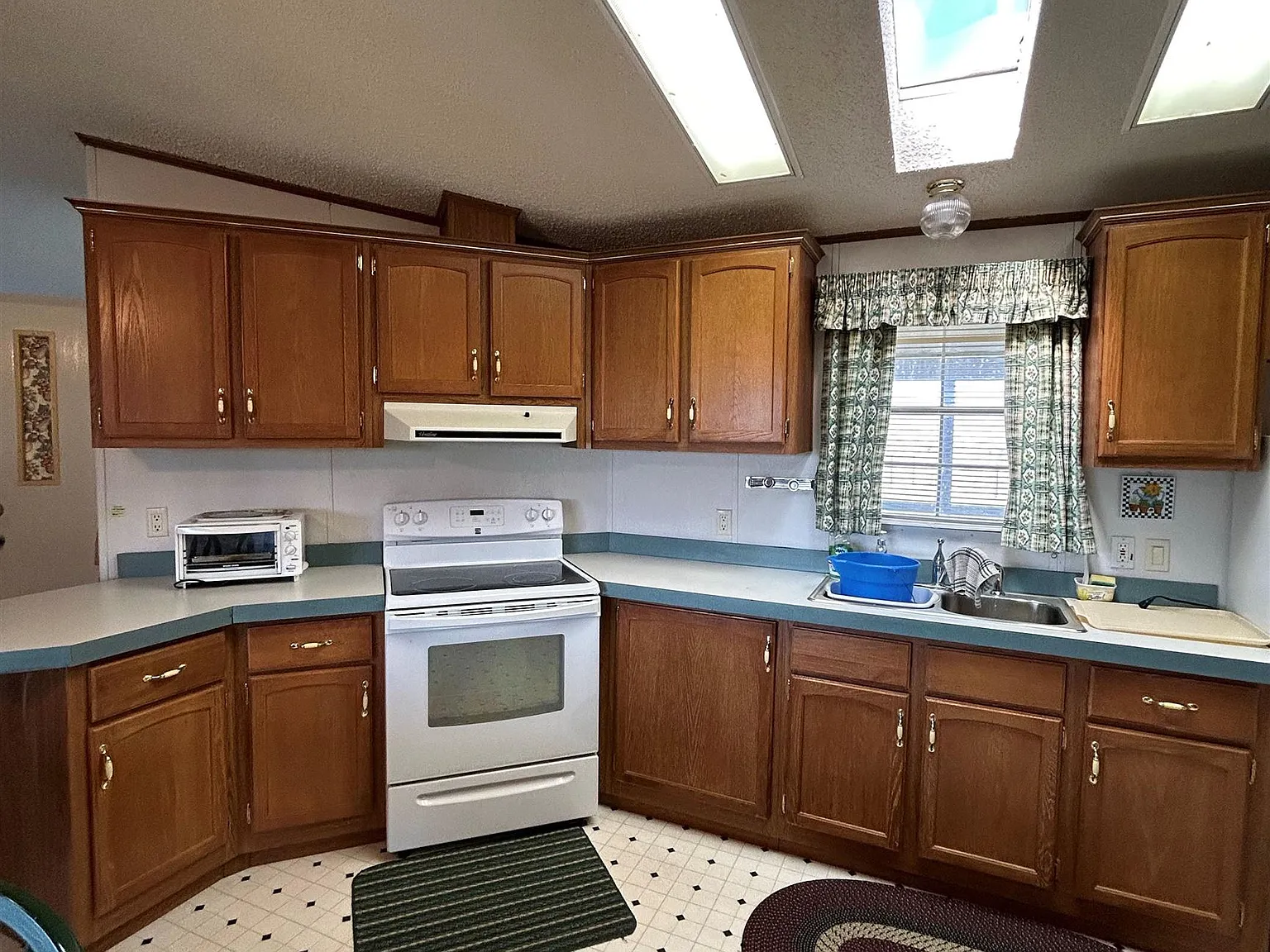 3 bed, 2.0 bath, 1275 sqft, $1,500 — Photo 4