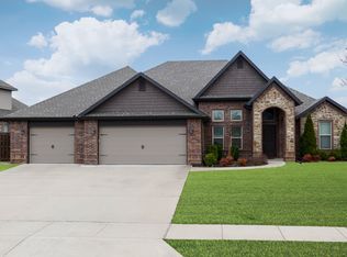 605 SE Eaton St, Bentonville, AR 72712