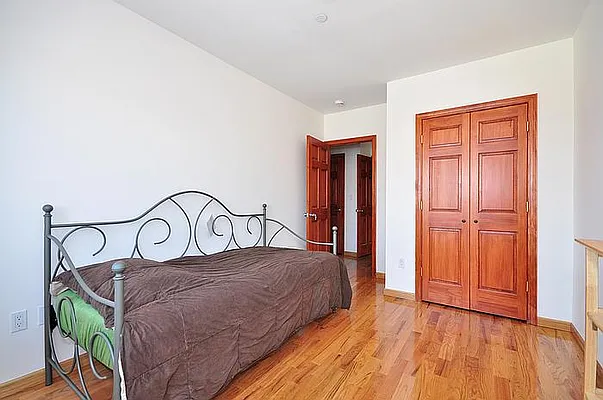 Rented by Astoria NY Condos | media 33