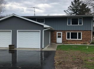 W335 Delafield Rd, Oconomowoc, WI 53066