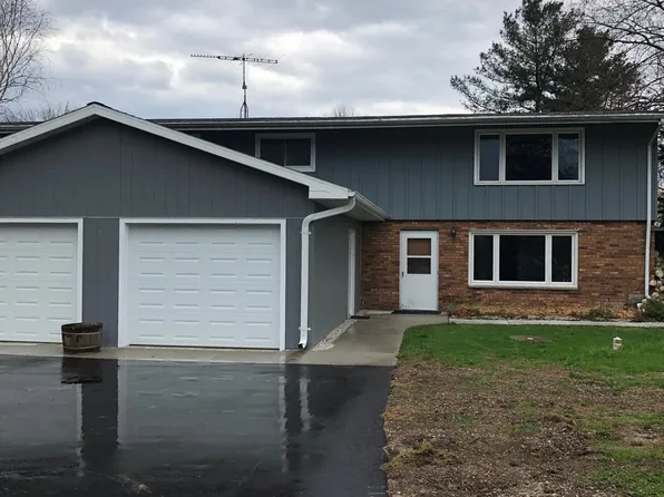 W335 Delafield Rd, Oconomowoc, WI 53066