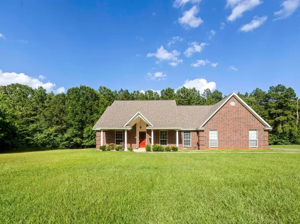 149 Weatherby Dr, Hooks, TX 75561