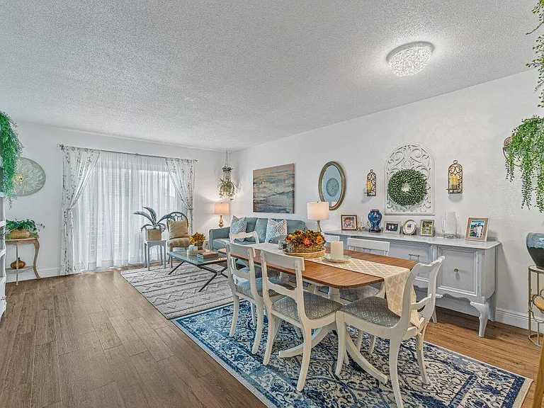 2855 S Garden Dr #211 — Photo 8