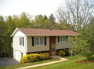 18 Village Ct, Weaverville, NC 28787