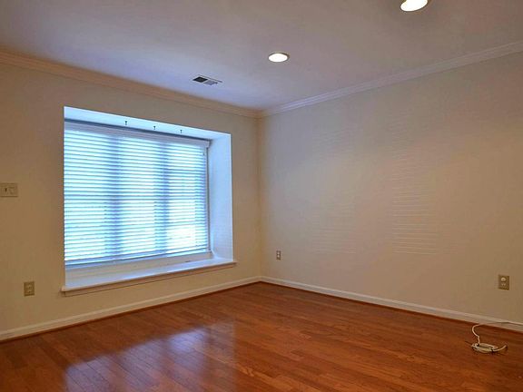 3rd image of 2508 Fairfax Dr