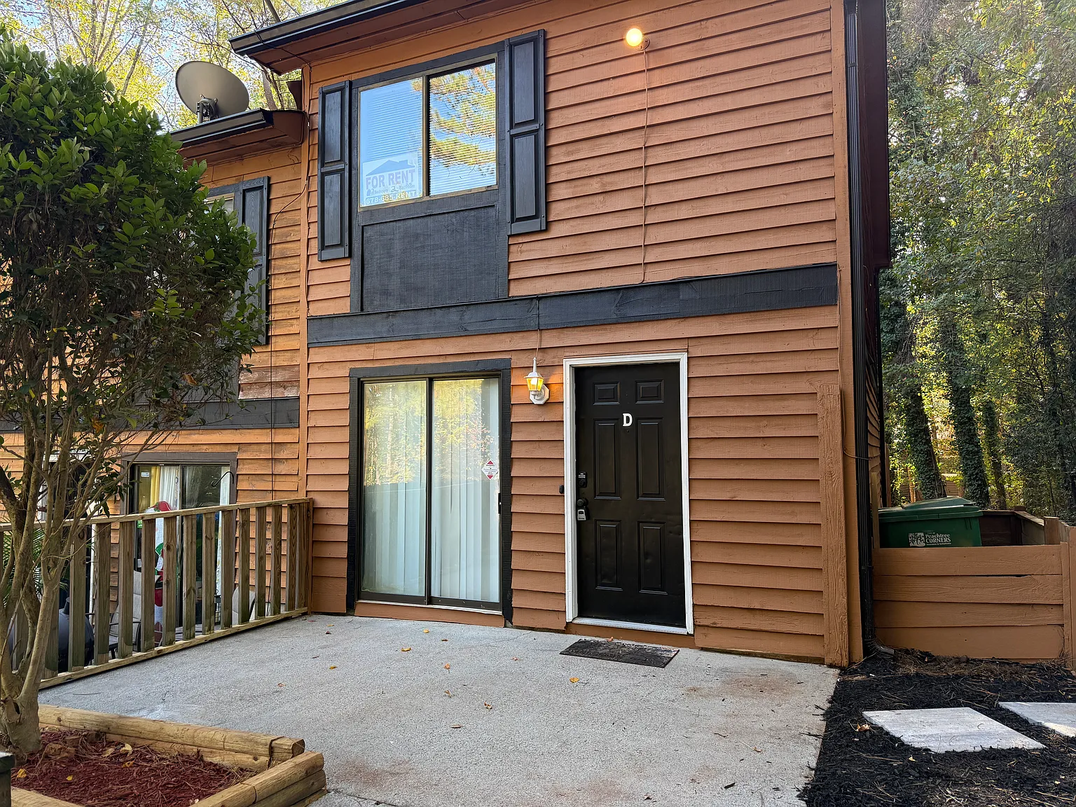 2 bed, 2.5 bath, 1300 sqft, $1,650 — Photo 2