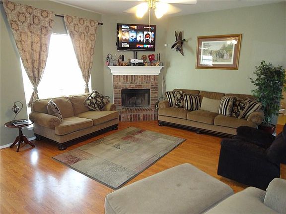 3rd image of 107 Sierra Dr