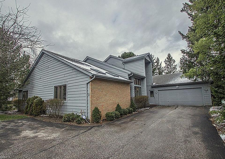 1st image of 2 Longmeadow Ln