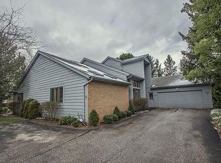 2 Longmeadow Ln, Beachwood, OH 44122