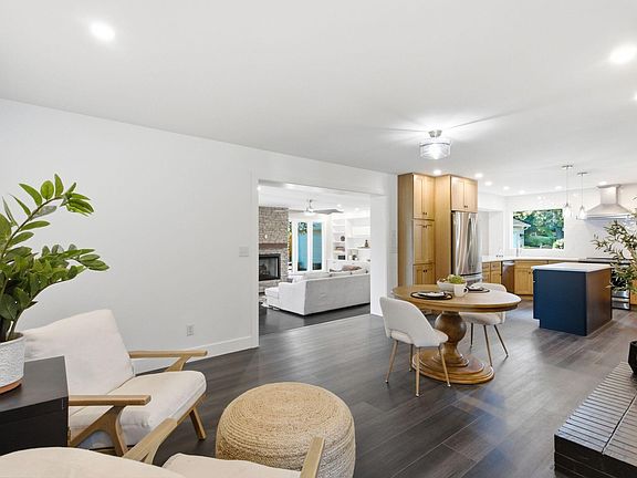5th image of 309 Thistleton Cir