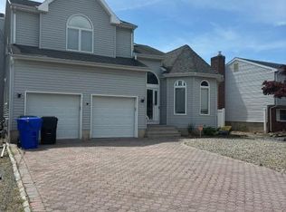 176 Royal Dr, Brick, NJ 08723