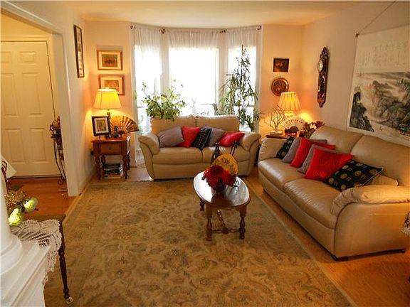 4th image of 118 Grove Mansion Way