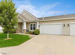 616 Sienna Ridge Dr, West Des Moines, IA 50266
