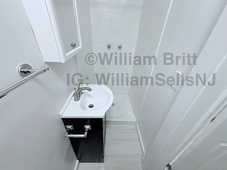 164 Sterling Ave #162D — Photo 7